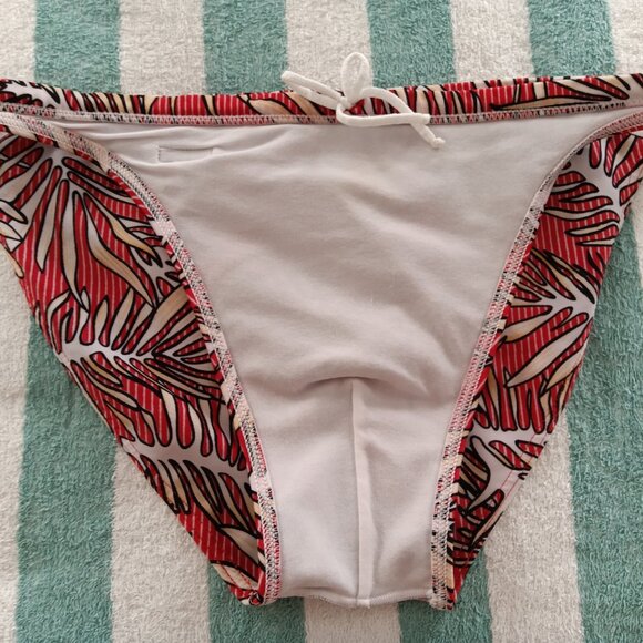 RARE VINTAGE 1" HOM SWIM BRIEF, SIZE 34", RED LEAVES PATTERN (*) (Pre-owned) - Picture 6 of 8